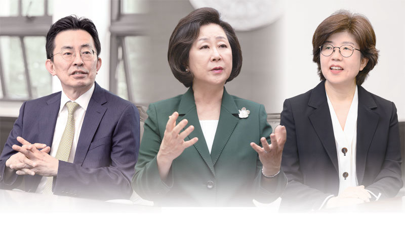 왼쪽부터 윤주영 교수, 김은미 총장, 김안나 교수