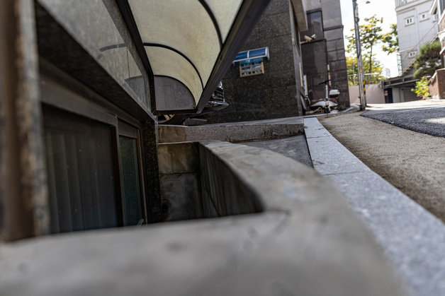 서울 동작구에 위치한 반지하 거주지의 모습. ⓒ News1