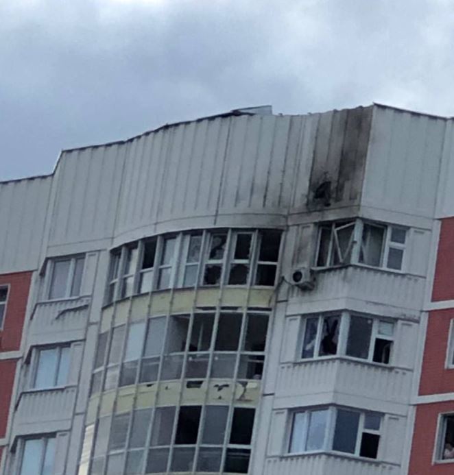 무인기(UAV) 공격을 받은 러시아 모스크바 주거 건물. @aborealis940 트위터 캡처