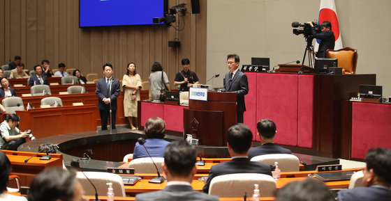 박광온 더불어민주당 원내대표가 30일 오후 서울 여의도 국회에서 열린 의원총회에서 모두발언을 하고 있다. 2023.5.30/뉴스1