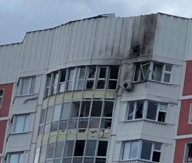 무인기(UAV) 공격을 받은 러시아 모스크바 주거 건물. @aborealis940 트위터 캡처