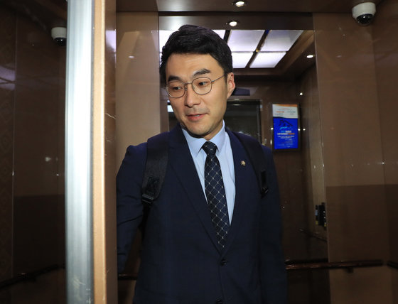 가상자산 거래 논란을 빚고 있는 김남국 무소속 의원이 31일 국회의원회관 사무실에서 나오고 있다. (공동취재) 2023.5.31/뉴스1 ⓒ News1