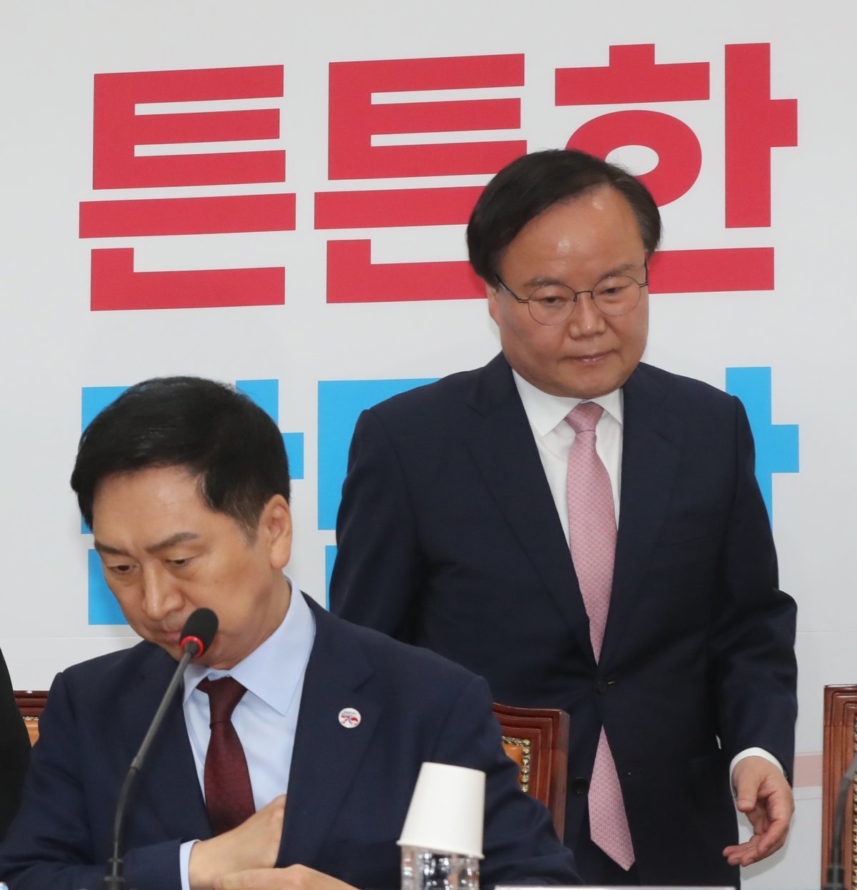 국민의힘 김기현 대표(왼쪽)와 김재원 전 최고위원. 2023.5.1. 뉴스1