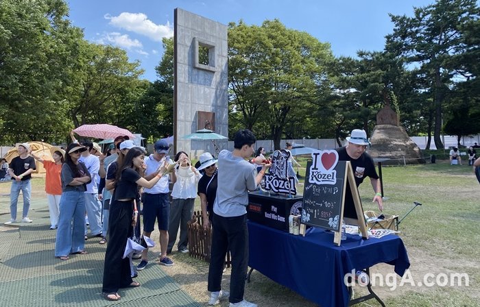 ‘톤앤뮤직 페스티벌 2023’에 마련된 코젤 맥주 부스 한켠에선 특별 이벤트 ‘올다(Olda) 잡기’가 진행됐다. 사진=윤우열 동아닷컴 기자 cloudancer@donga.com