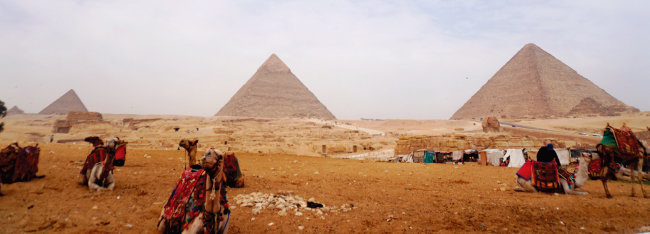 ‘파노라마 전망대’에서는 총 6개 피라미드로 구성된 기자 피라미드를 한눈에 볼 수 있다. [박진희 제공]