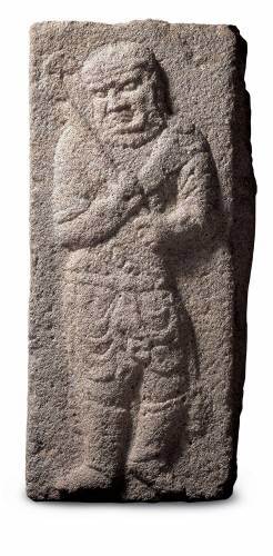 통일신라 고분 모서리 기둥에 조각된 ‘폴로 스틱을 든 페르시아인’. 페르시아에서 들어온 폴로(격구)는 통일신라의 인기 스포츠였다.