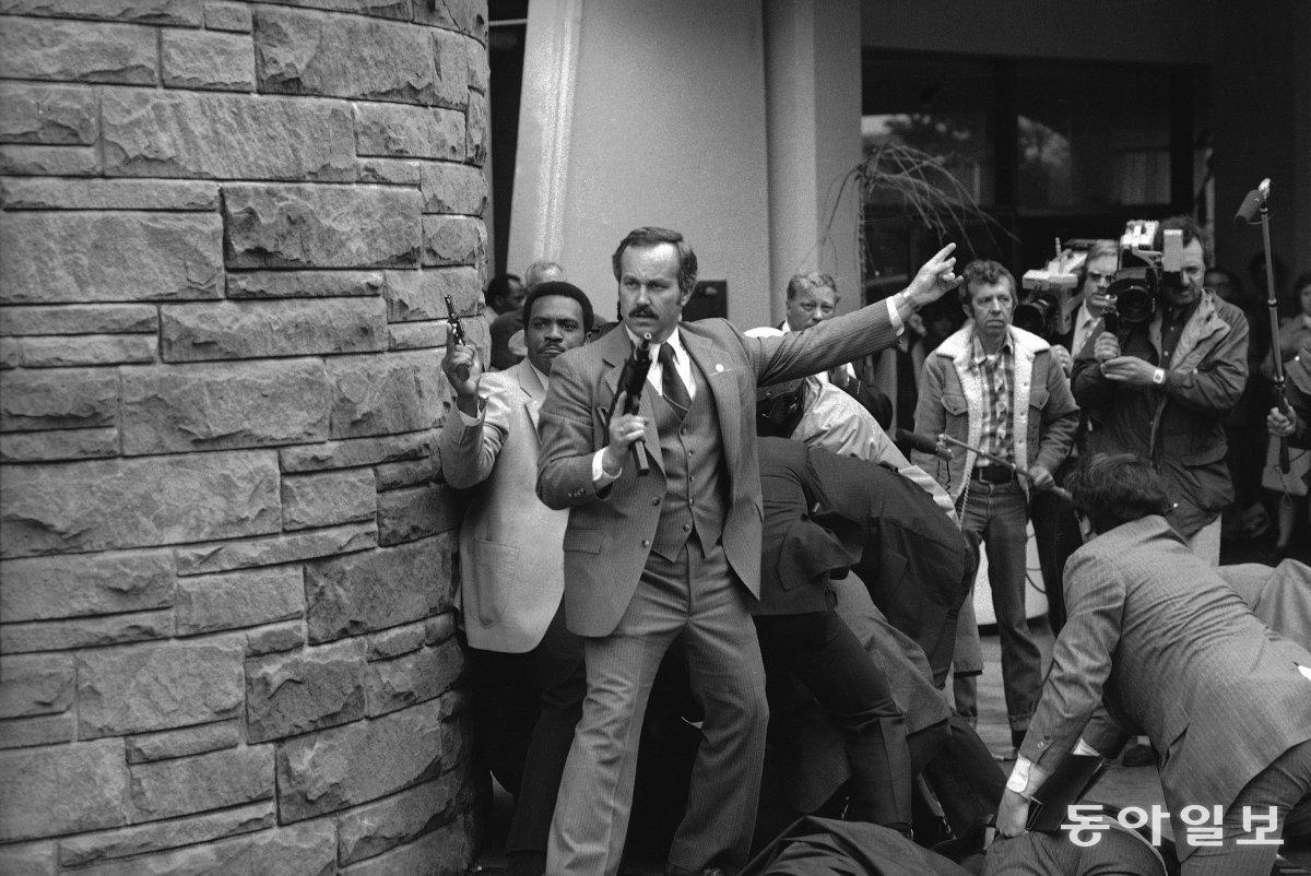 1981년 로널드 레이건 대통령 저격 당시 모습. 위키피디아