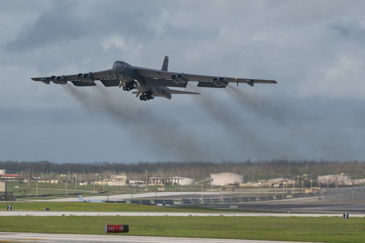 15일(현지시간) 괌 앤더슨 공군기지에서 이륙하는 B-52H. 미 공군 제공