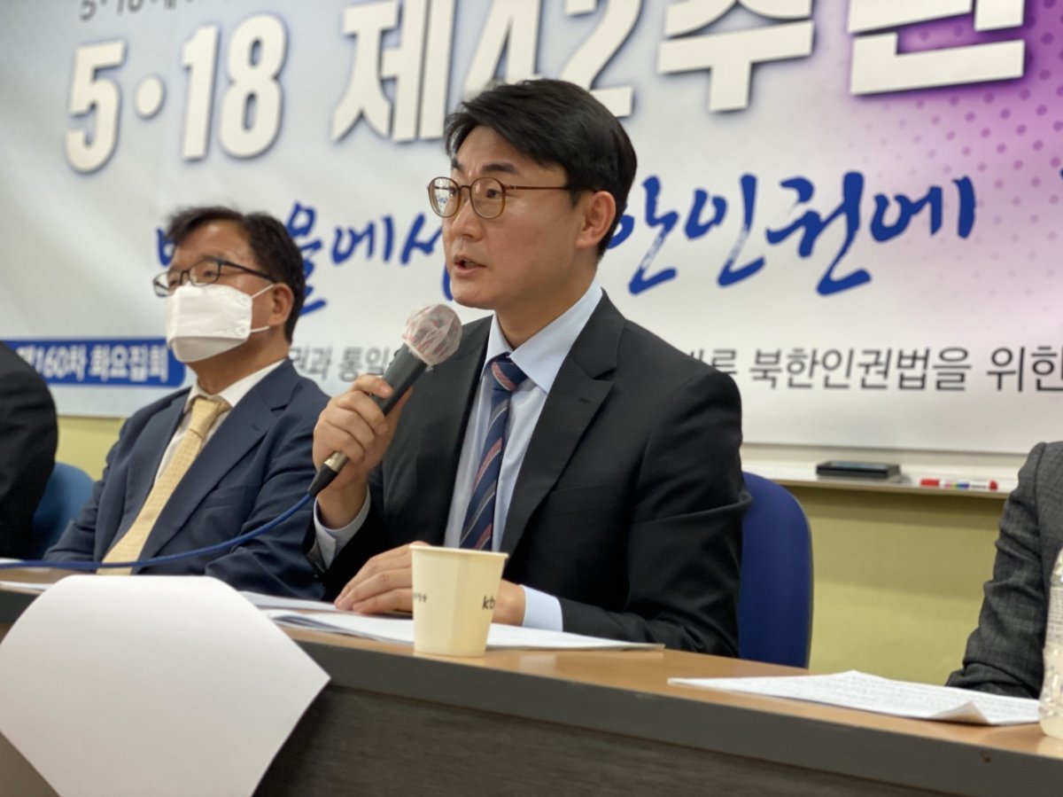 지난해 5월 북한인권법 집행을 촉구하는 기자회견에서 발언하고 있는 이영현 변호사.