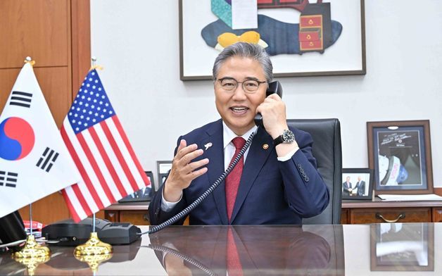 박진 외교부 장관이 17일 토니 블링컨 미국 국무장관과 전화통화하고 있다. (외교부 제공)