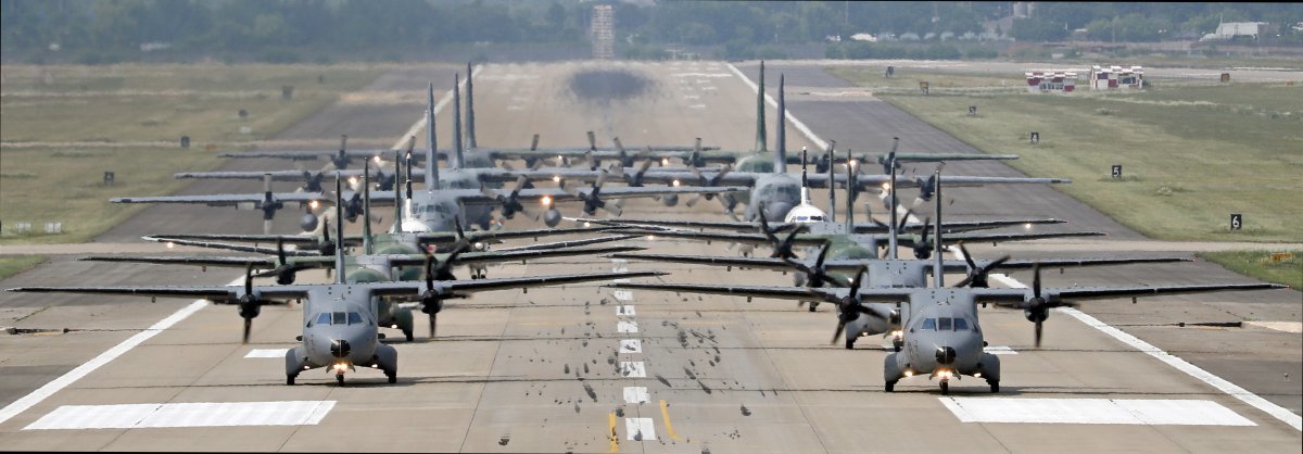 19일 공군 제15특수임무비행단 소속 항공기들이 ‘대량항공기 긴급출격훈련’을 실시하고 있다. 공군 제공