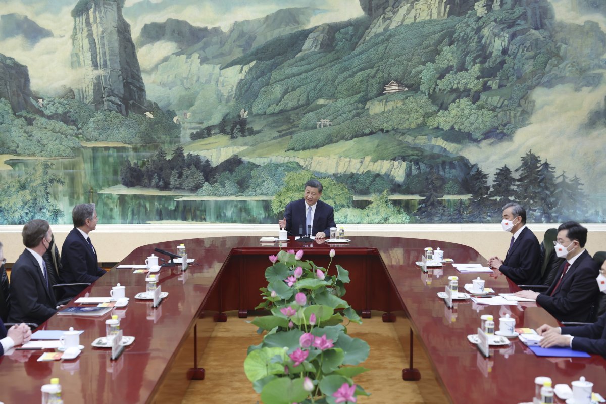 상석 앉은 시진핑 “美, 中 존중해야” 블링컨 “中, 책임 다해야”