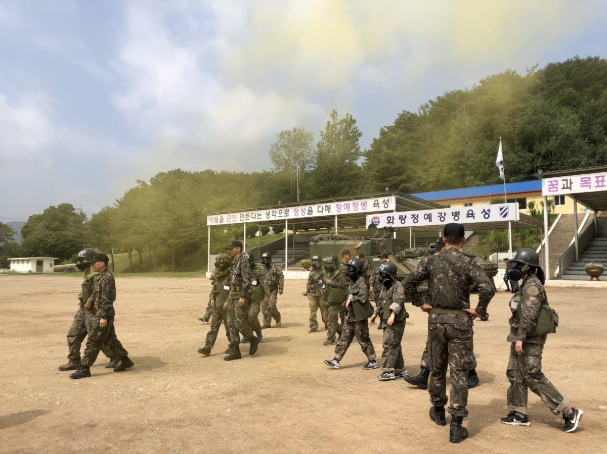 홀트학교 전공과 학생들이 11사단 신병교육대대에서 1박2일 병영체험을 하는 모습. 사진=본인 제공