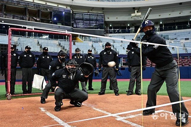 서울 고척스카이돔에서 열린 한국야구위원회(KBO) 심판 아카데미. 동아일보DB