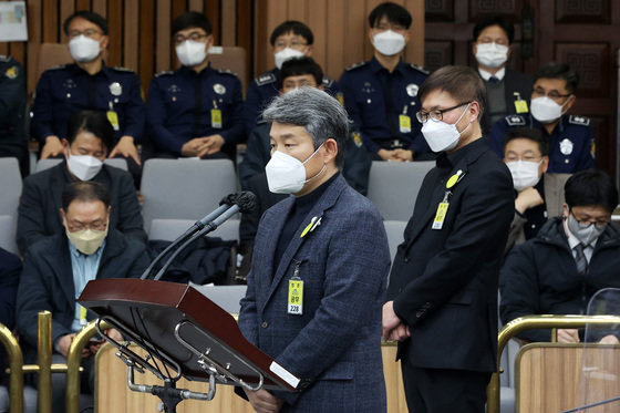 김진호 전 용산경찰서 정보과장과 박성민 전 서울경찰청 정보부장이 국회에서 열린 이태원 참사 국정조사 1차 청문회에서 의원 질의에 답변하고 있다. 2023.1.4/뉴스1