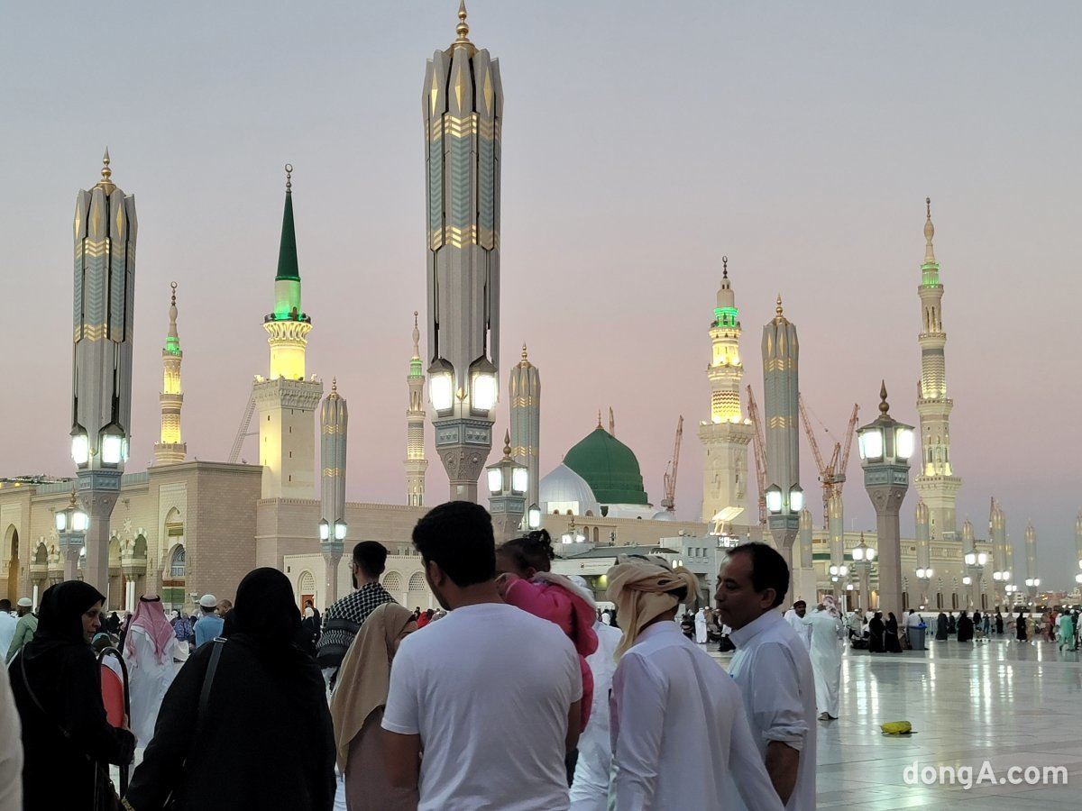 사우디아라비아 메디나 최대의 이슬람 사원인 ‘예언자의 모스크’. 메디나는 메카와 함께 이슬람 최대 성지로 불린다. 동아DB