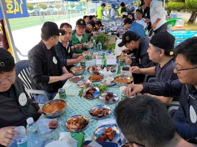 다회용기를 사용한 행사장 (김해시 제공)