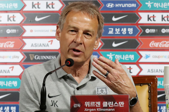 위르겐 클린스만 대한민국 축구 국가대표팀 감독이 22일 오후 서울 종로구 축구회관에서 열린 기자간담회에서 취재진의 질문에 답하고 있다. 2022.6.22/뉴스1