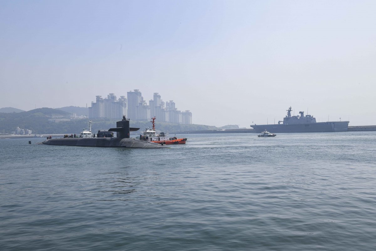 미 해군은 미시간함이 부산작전기지를 출항한 22일 입항 당시(16일) 사진을 공개했다. 미 해군 제공