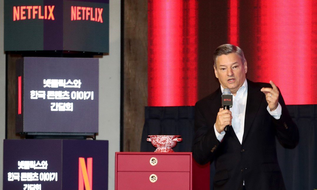 방한한 테드 서랜도스 넷플릭스 CEO가 22일 열린 간담회에서 발언하고 있다. 사진공동취재단