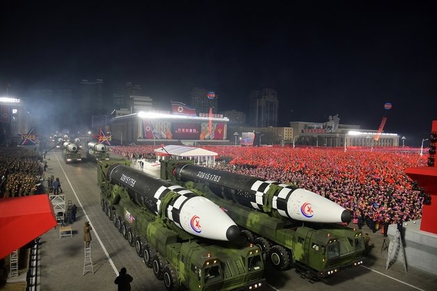 북한이 인민군 창건일(건군절) 75주년인 2월8일 평양 김일성광장에서 열병식을 개최했다. (평양 노동신문=뉴스1)