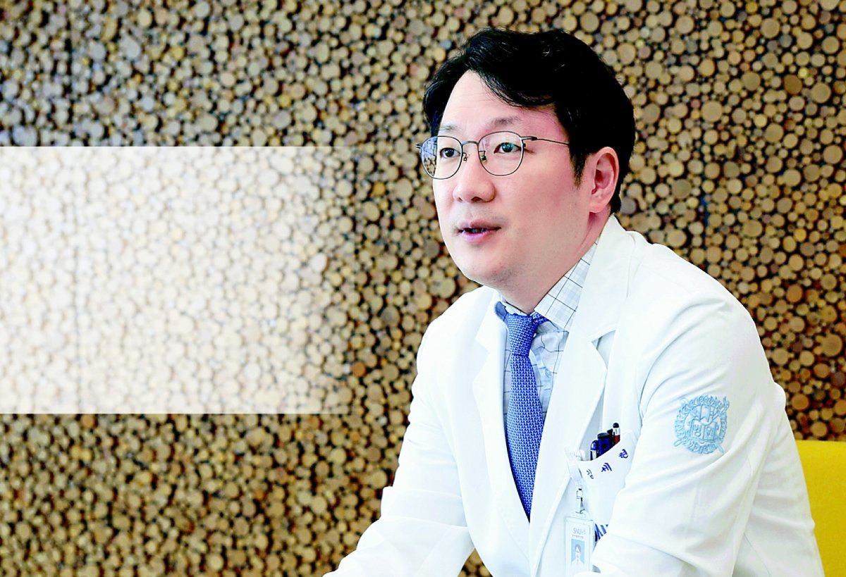 김세현 분당서울대병원 혈액종양내과 교수는 “폐암 환자의 10 15%를 차지하는 소세포 폐암은 비소세포 폐암에 비해 암의 성장 속도가 빠르고 전이가 많은 것이 특징”이라며 “치료가 어려운 질환”이라고 말했다. 분당서울대병원 제공