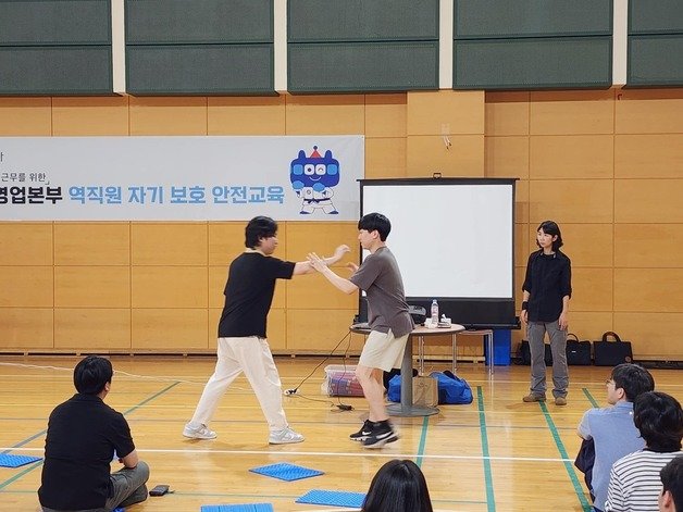 호신술 교육이 이뤄지는 모습. (서울교통공사 제공)