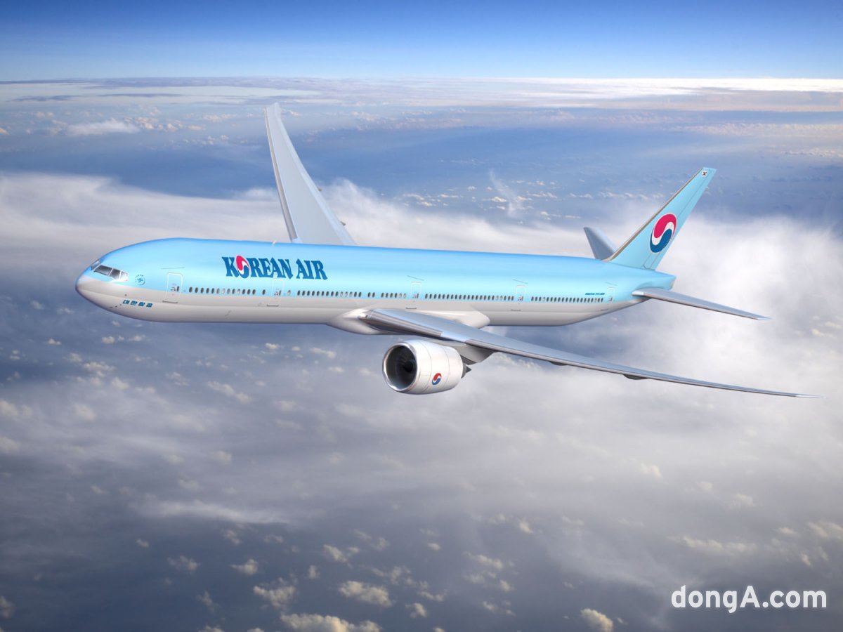 대한항공 보잉 B777-300ER 항공기. 대한항공은 작년 2월 파리~인천 노선에 투입된 해당 기종에 바이오항공유를 도입한 바 있다.