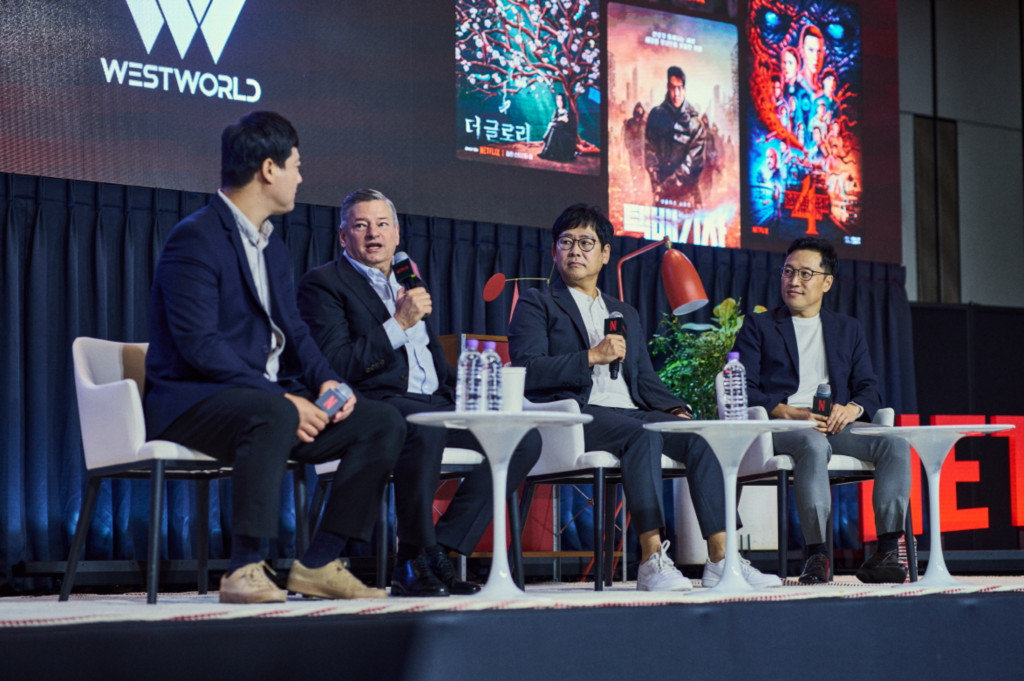 지난 6월 22일 방한해 국내외 콘텐츠 제작사와 대화를 나누고 있는 넷플릭스 테드 서랜도스 CEO(왼쪽에서 두 번째), 출처: 넷플릭스