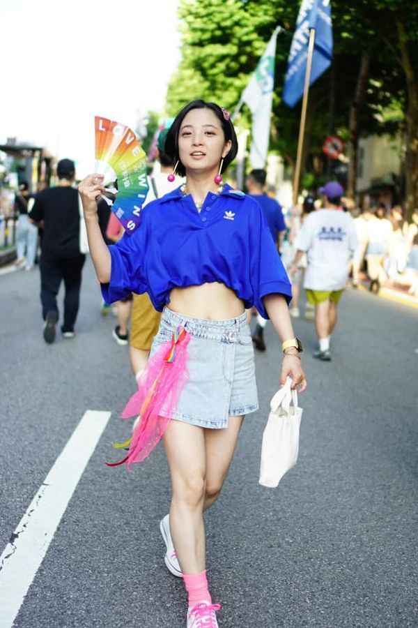 정의당 류호정 의원이 1일 오후 을지로~종각사이에서 벌어진 성소수자  축제인 ‘’제24회 서울퀴어문화축제‘ 퍼레이드에 참가했다. 류호정 SNS 갈무리/뉴스1