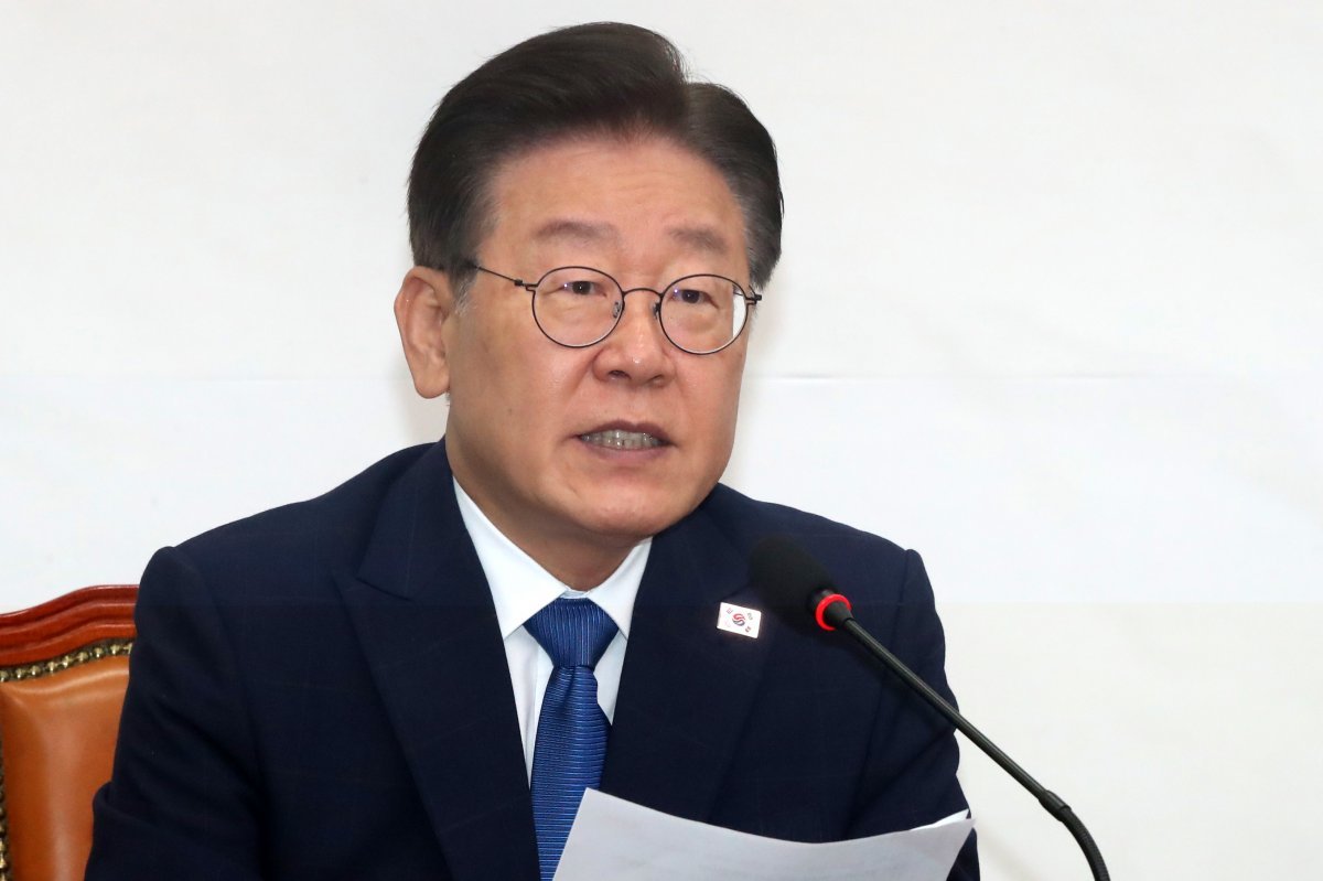 이재명 더불어민주당 대표가 3일 오전 서울 여의도 국회에서 열린 최고위원회의에서 모두발언을 하고 있다. 2023.7.3/뉴스1