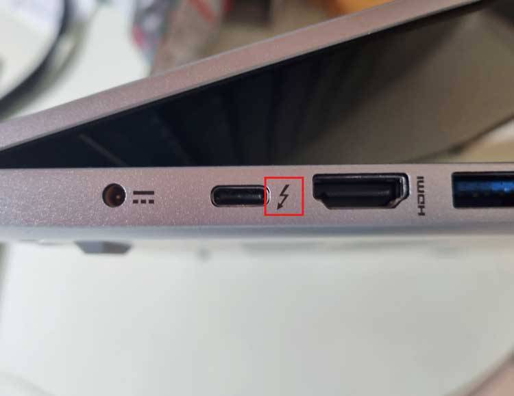 썬더볼트4는 USB-C와 포트 모양이 같다. 번개 모양 로고로 구분이 가능(출처=IT동아)