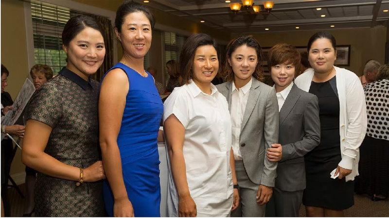 US오픈 우승 영광의 얼굴들 1998년 US오픈을 포함해 미국여자프로골프(LPGA)투어에서 25승을 거둔 박세리(왼쪽에서 세 번째)가 US오픈에서 우승한 적이
 있는 한국 후배 선수들과 함께 몇 해 전 기념 사진을 남겼다. 왼쪽부터 유소연, 김주연, 박세리, 최나연, 지은희, 박인비. 
사진 출처 USGA 홈페이지