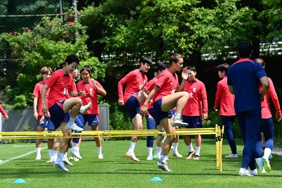 케이시 유진 페어가 18일 경기 파주NFC에서 소집 훈련을 하고 있다. (대한축구협회 제공) 2023.6.18/뉴스1