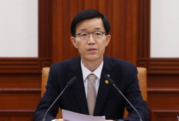 정부는 5일 윤석열 대통령 지시인 ‘킬러규제 혁신 TF‘를 꾸리고 분야별 킬러규제를 발굴해 개선에 착수하기로 했다. 사진은 방문규 국무조정실장이 지난달 7일 서울 종로구 정부서울청사에서 열린 중앙행정기관 감사관 회의에 참석해 발언하는 모습.