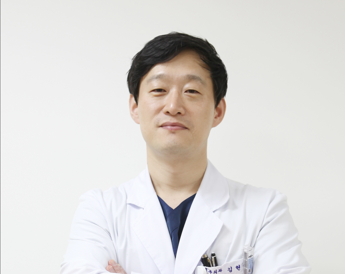 김현구 고려대 구로병원 심장혈관흉부외과 교수는 아시아에서 처음으로 폐암 로봇 수술을 시행했다. 고려대의료원 제공