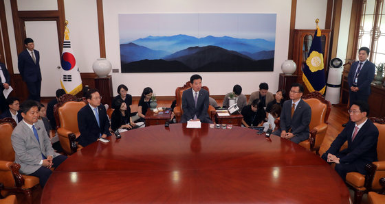 김진표 국회의장이 3일 오전 서울 여의도 국회에서 열린 ‘선거제 개편 협의체 발족식’에서 인사말을 하고 있다. 2023.7.3. 뉴스1