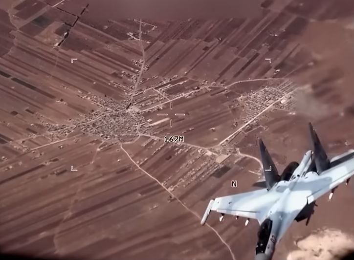 시리아 상공에서 미 공군 무인기의 비행을 방해하는 러시아 항공우주군 SU-35. 미 공군 제공