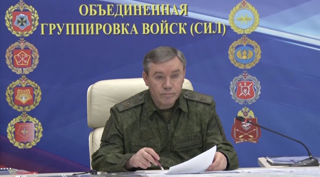 발레리 게라시모프 러시아 연방군 총참모장이 9일(현지시간) 군 간부들과 회의를 진행하고 있다. 2023.07.10 (러시아 국방부 텔레그램 갈무리)