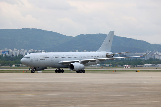 공군이 운용하는 다목적 공중급유 수송기 KC-330. 2023.4.25. 사진공동취재단