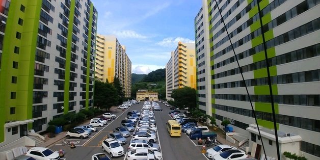 전남 화순군이 추진 중인 ‘청년·신혼부부 1만원 임대주택 지원사업’ 대상 아파트인 화순읍의 부영6차 아파트. ⓒ News1