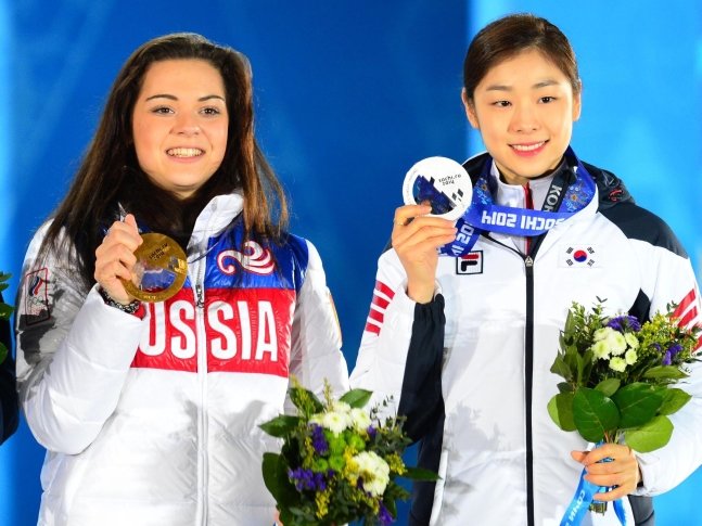 (왼쪽부터) 2014 소치 동계올림픽 피겨스케이팅 여자 싱글 금메달리스트인 아델리나 소트니코바 선수와 은메달리스트 김연아 선수. 뉴스1