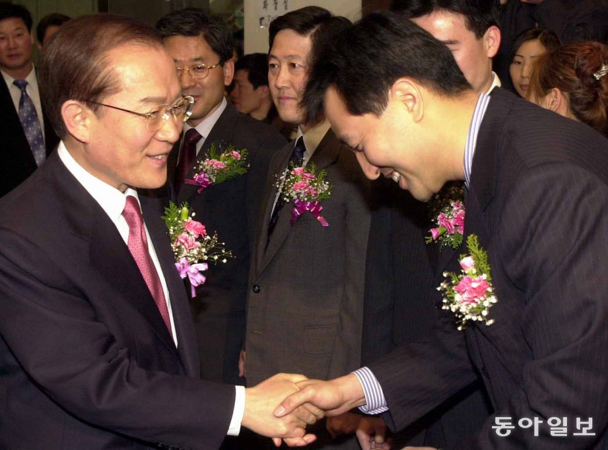 2002년 3월 이회창 당시 한나라당 총재와 오세훈 시장. 동아일보DB