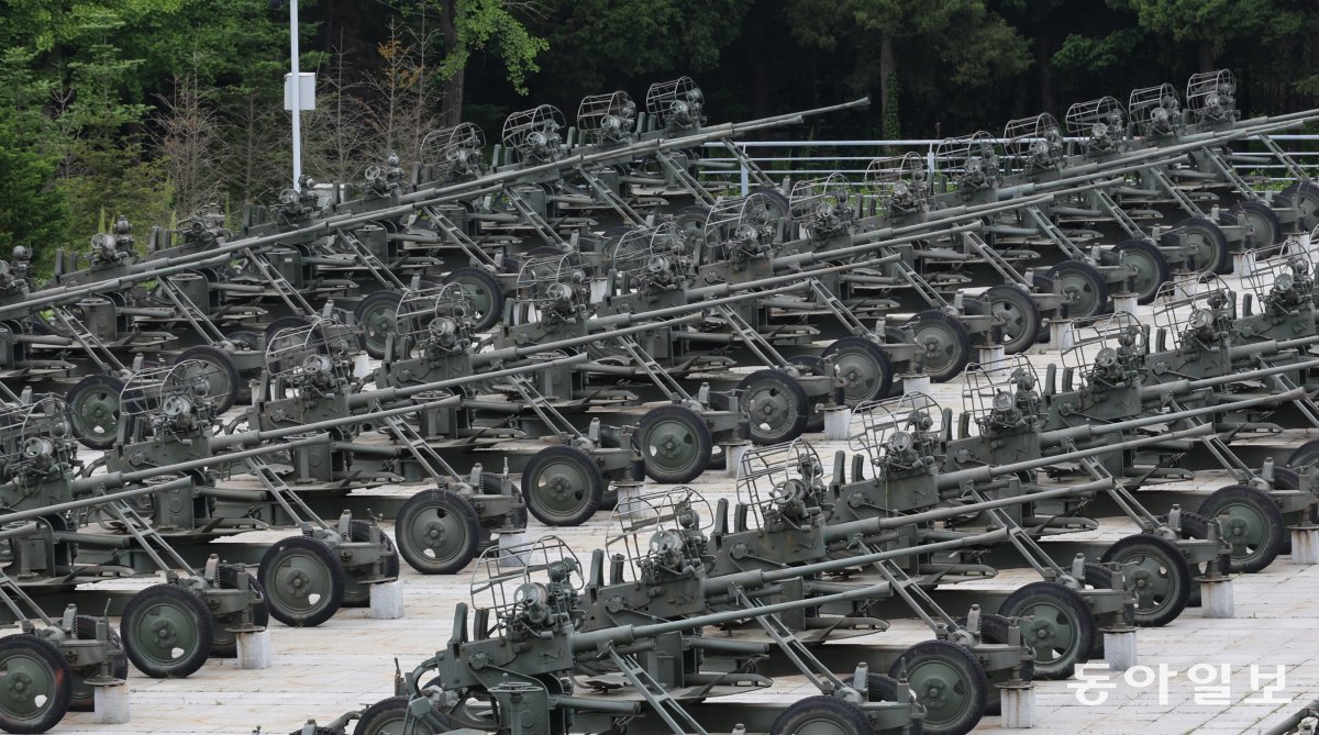 중국 랴오닝성 단둥 항미원조기념관 외부에 중공군 중포가 대규모로 전시되어 있다. 단둥 = 홍진환 기자