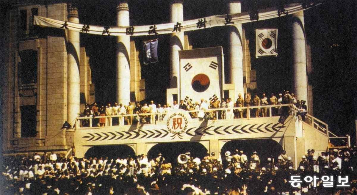 1948년 8월 15일 대한민국 정부 수립 경축 행사. 동아일보DB