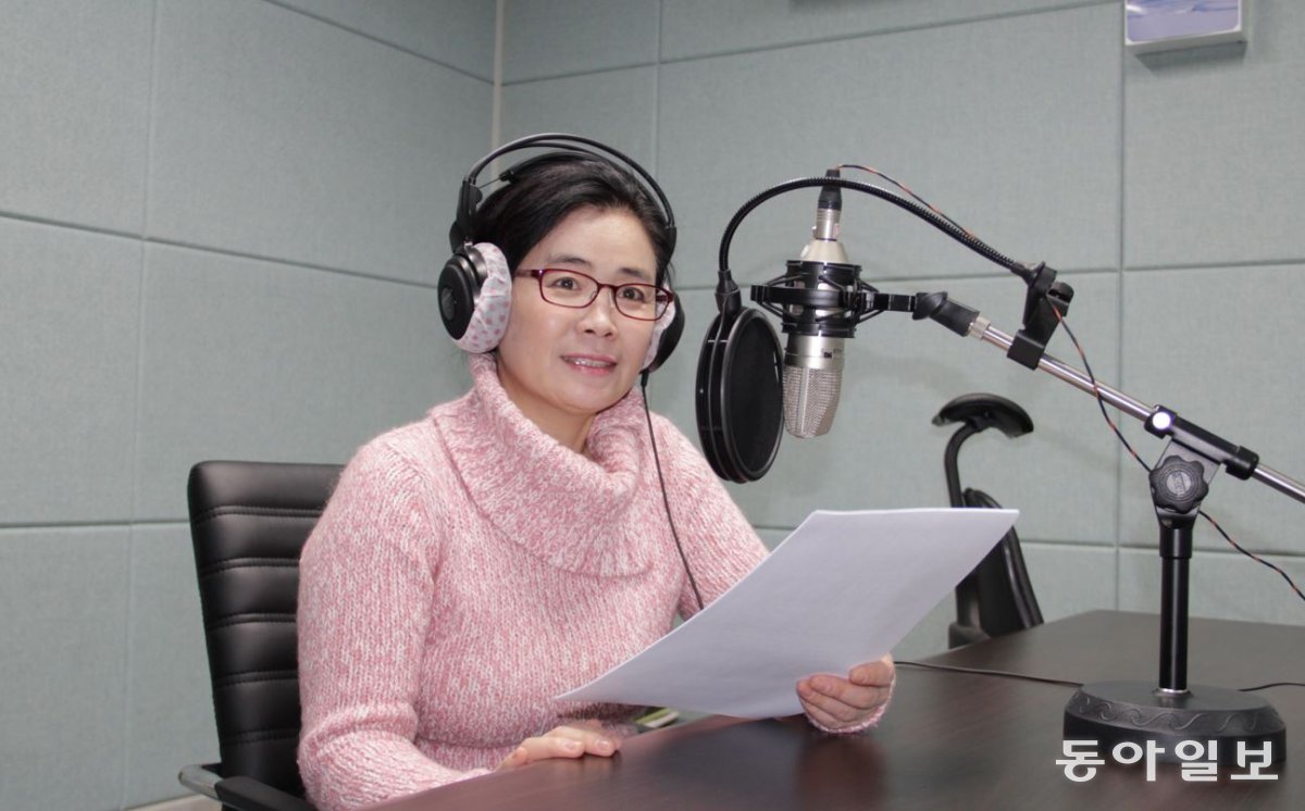 2018년 대북 라디오방송을 진행하고 있는 김정애 국제PEN망명북한작가센터 이사장.