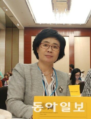 2019년 필리핀에서 열린 국제펜 총회에 참가한 김정애 씨.