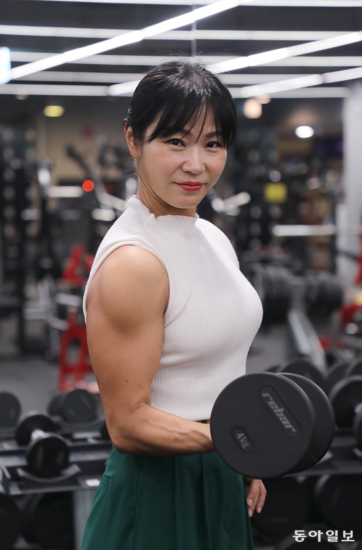 유경희 팀장이 서울 중구의 한 피트니스센터에서 근육 운동을 하고 있다. 이훈구 기자 ufo@donga.com
