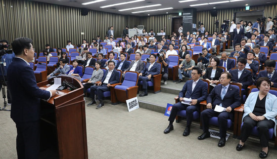 이재명 더불어민주당 대표가 13일 오전 서울 여의도 국회에서 열린 정책의원총회에서 모두발언을 하고 있다. 뉴스1