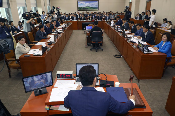 국회 환경노동위원회 전체회의. 뉴스1